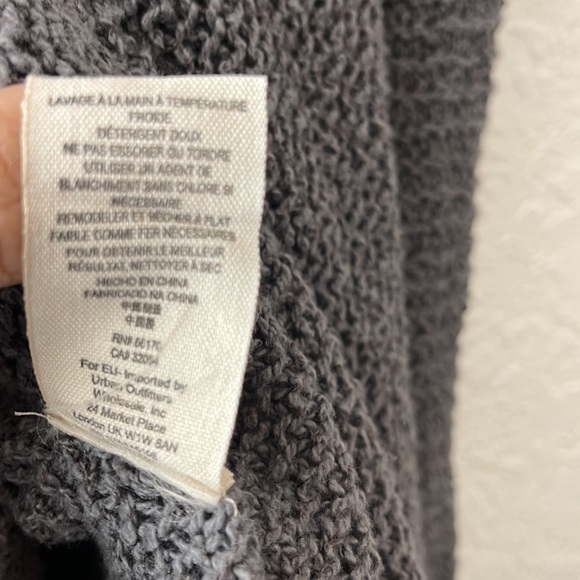 Super soft Free People extra small grey sweater. - Picture 9 of 9